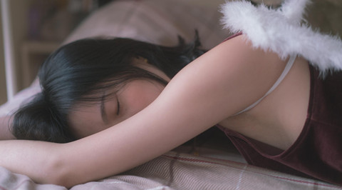 睡梦中的女孩.jpg